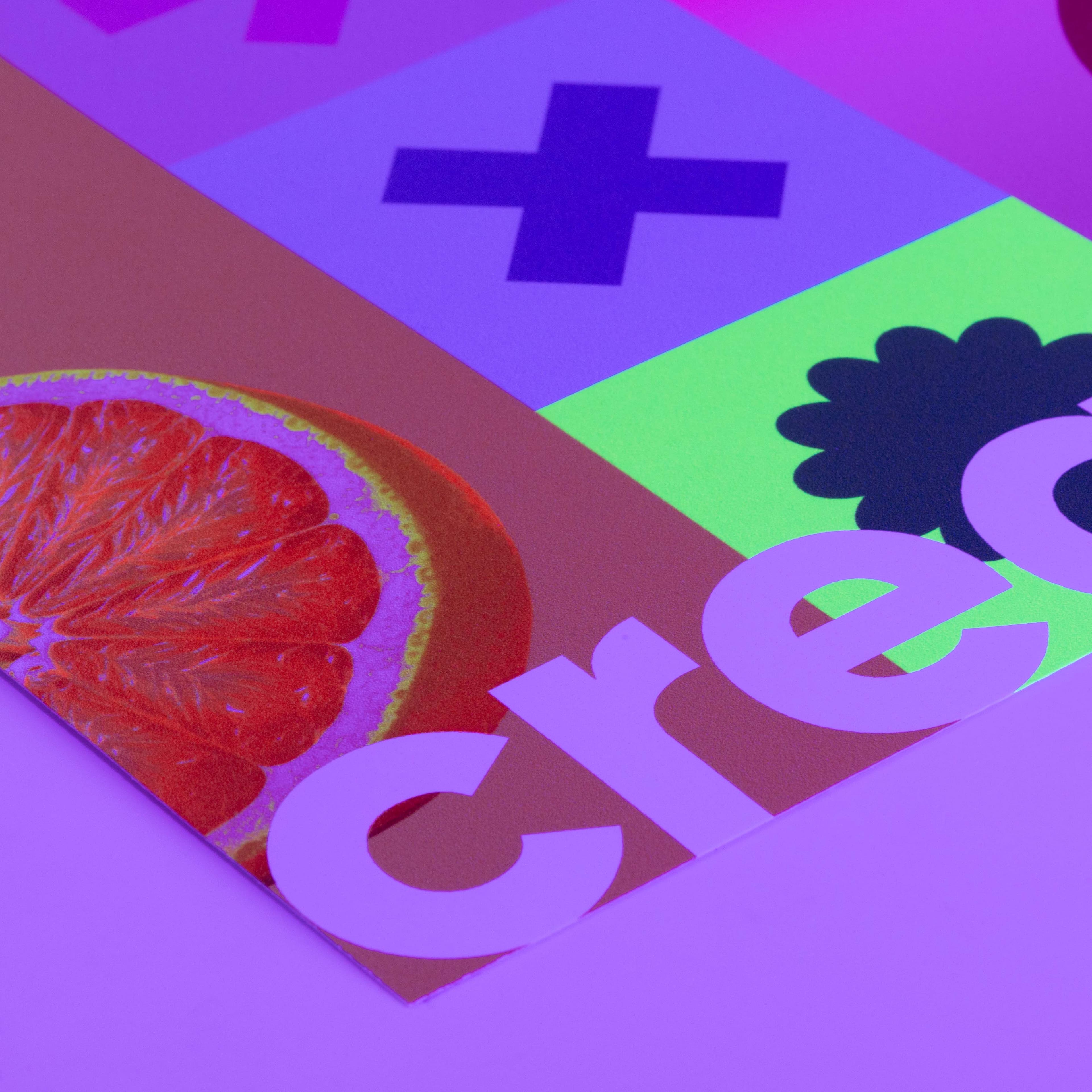 Poster mit Neonfarben auf seidenmatt gestrichenem Papier