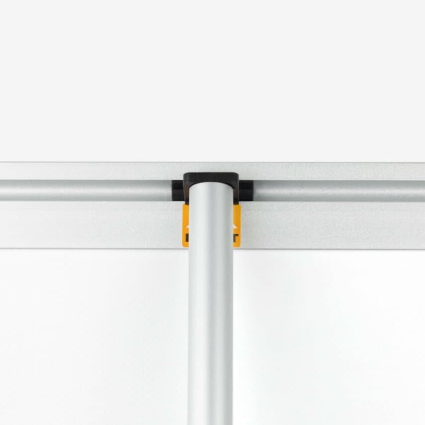 Einseitiges L-Banner mit bedrucktem PVC Bannerstoff