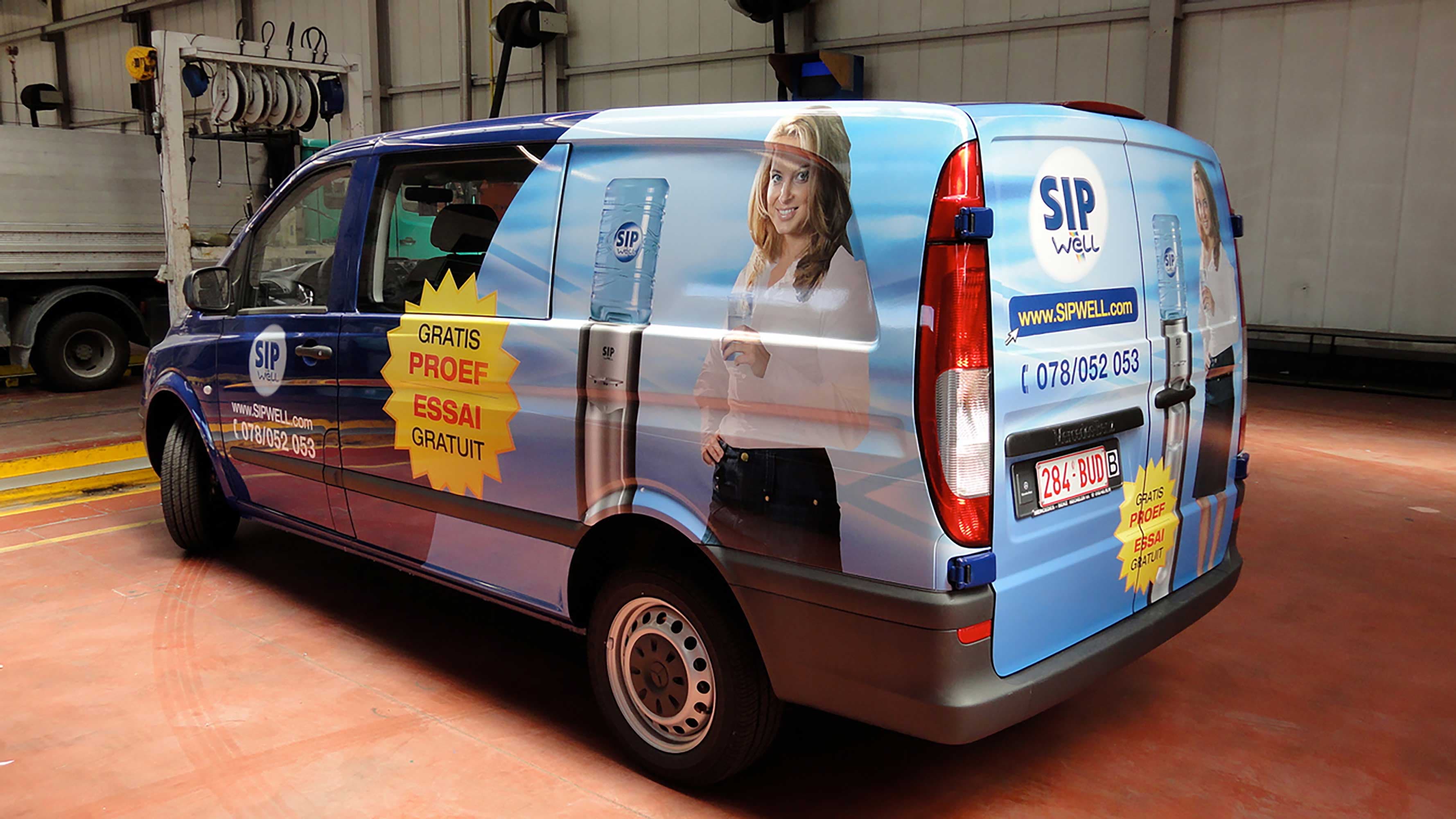 Großer Autoaufkleber auf Transporter