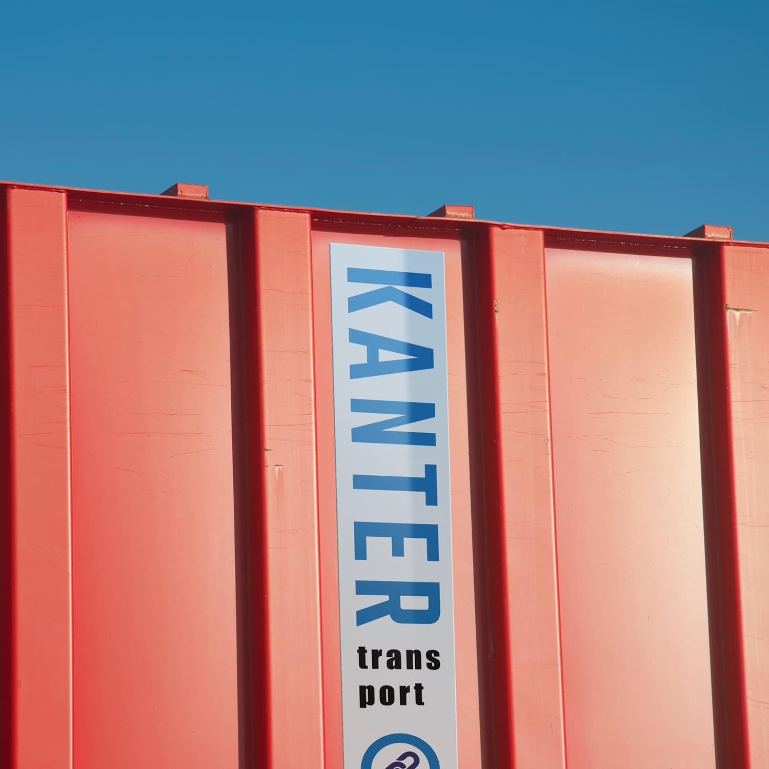 Nahaufnahme von schlagfestem Vinylaufkleber mit Laminat