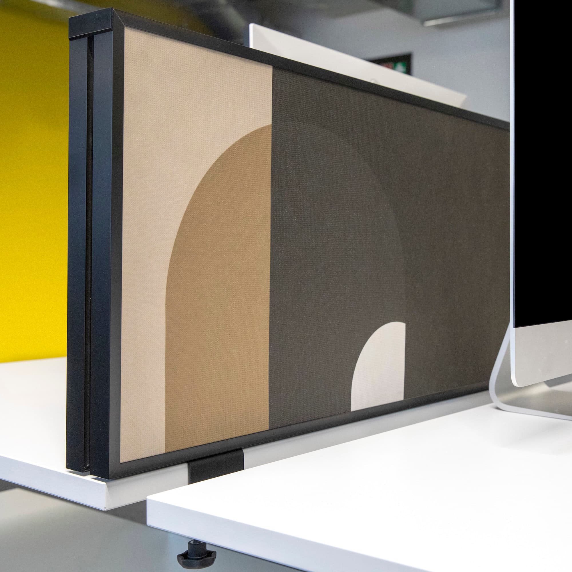 Montage der Tischklemme am AcousticPro® Schreibtischaufsatz