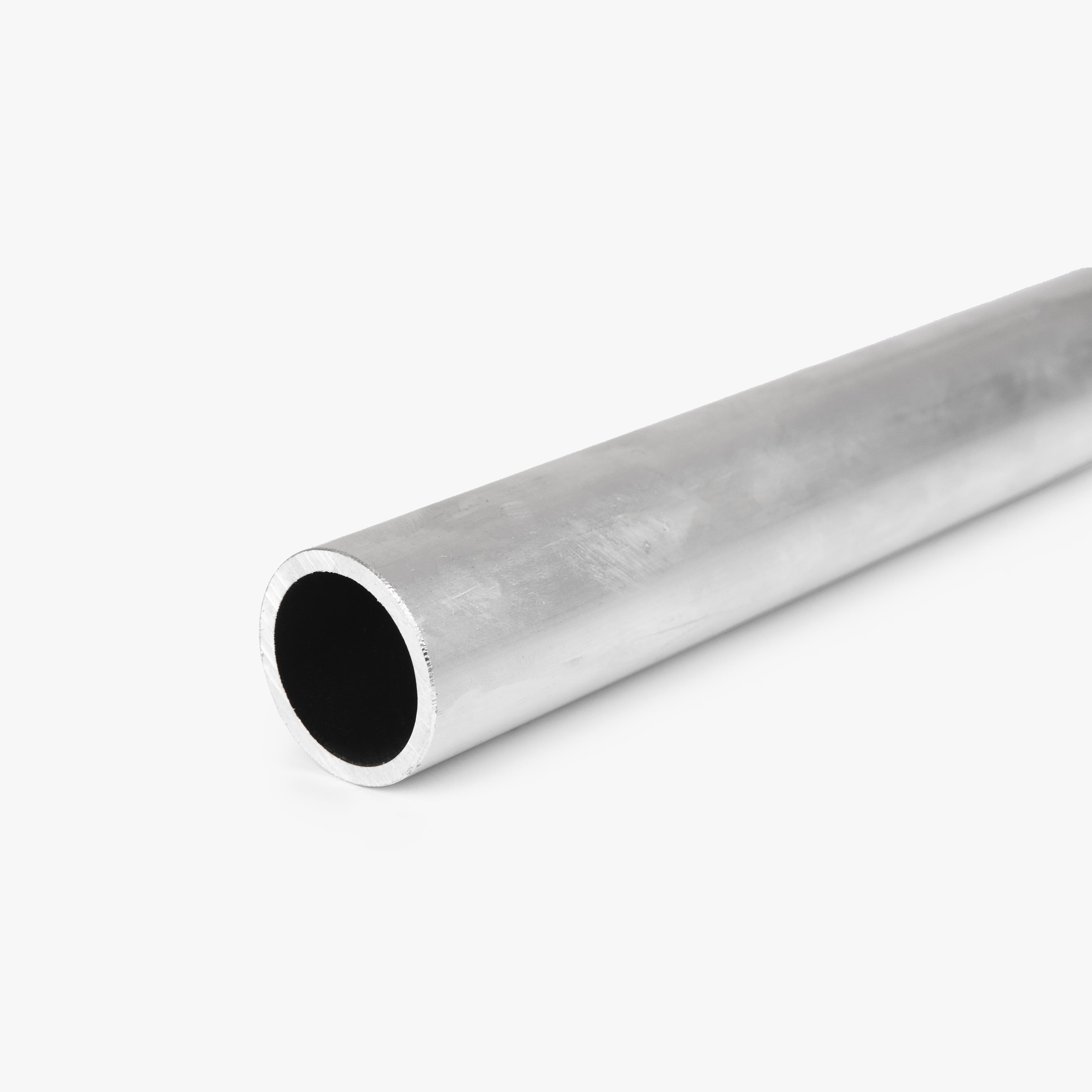 Aluminiumrohr mit 42 mm Durchmesser auf weißem Hintergrund