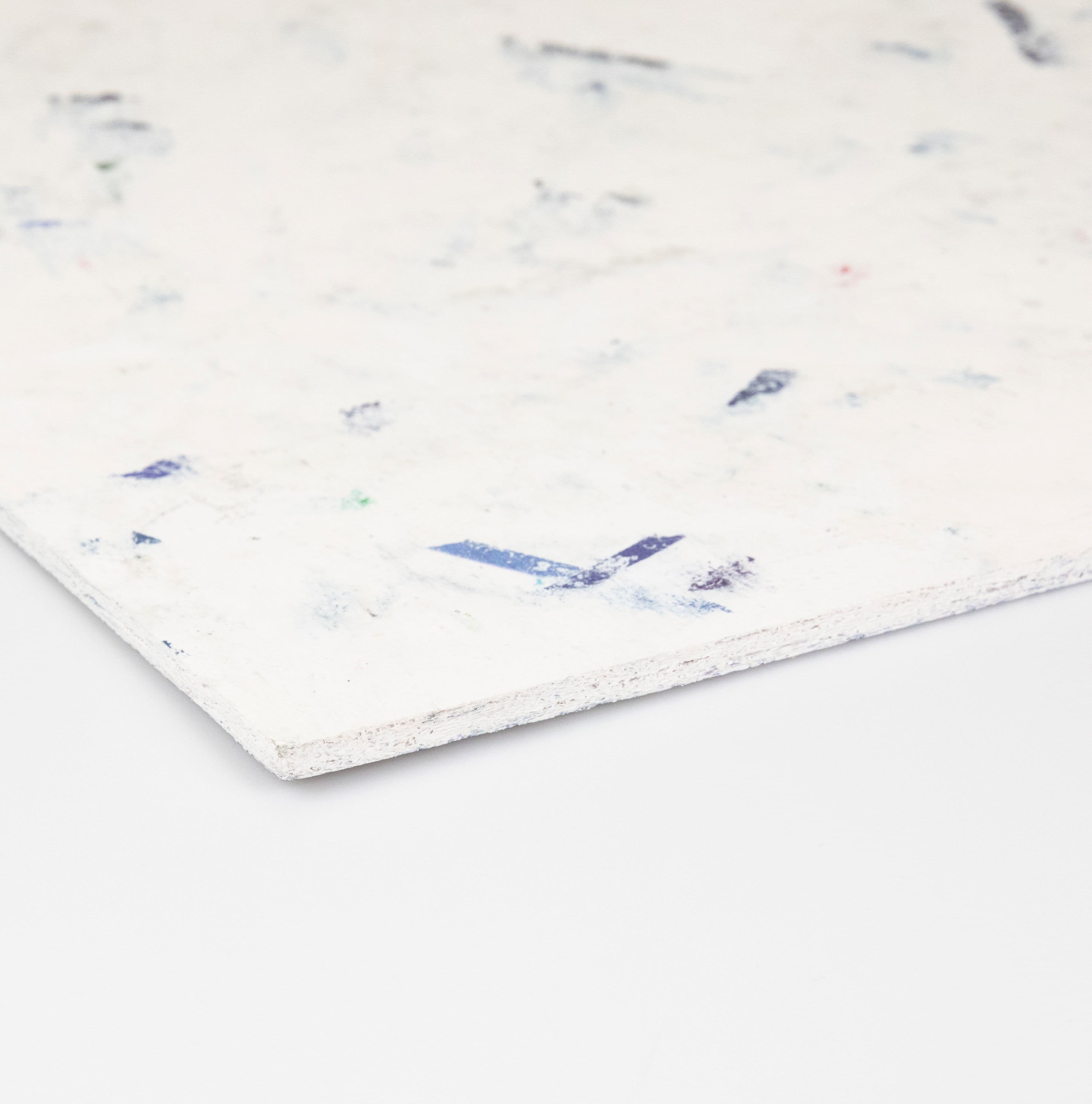 Nahaufnahme einer Sign Again® Fliese mit einseitigem Druck