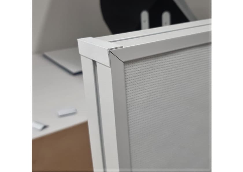 Beschermhoek profiel als Eckenschutz am Deskdivider