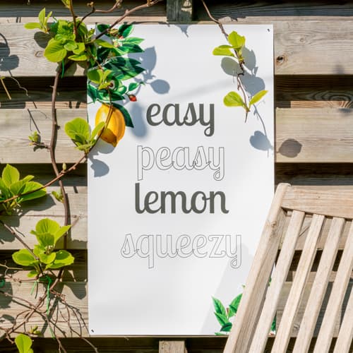 Garten-Poster mit Blumenmotiv an Gartenzaun